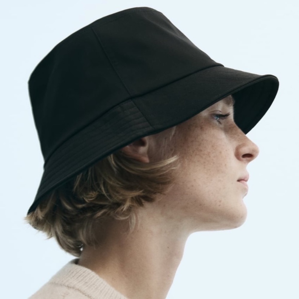 Zara water repellent bucket hat black